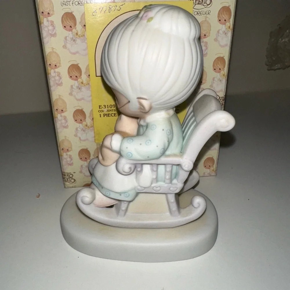 Precious‎ Moments Gray and Cream Figurine
